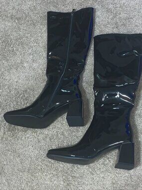 Ladies size 7 (NIB) Feet-quake black boots